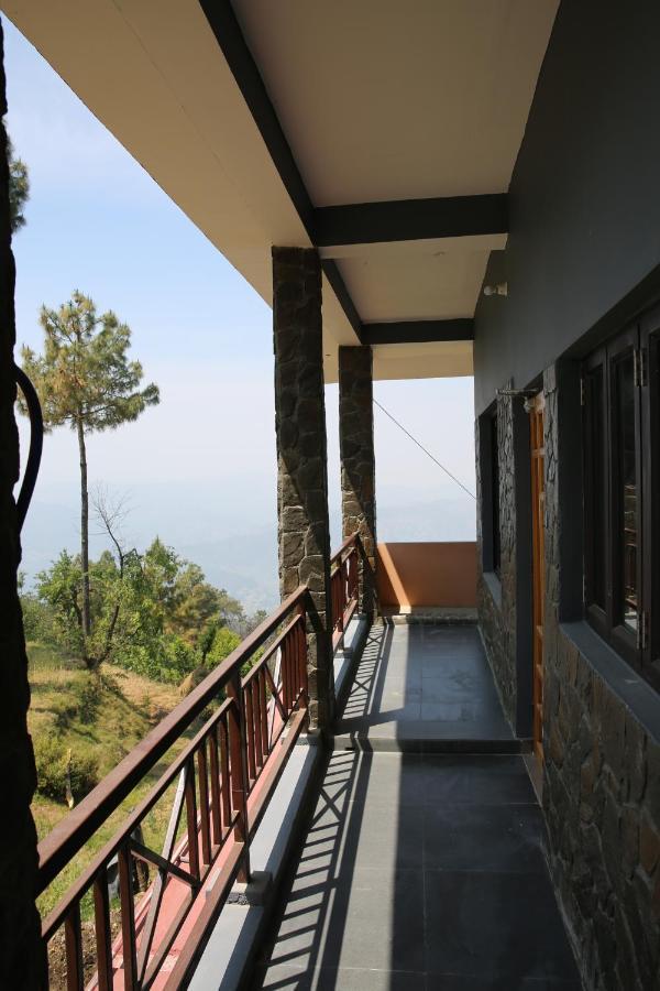 The Buransh Inn 阿尔莫拉 外观 照片