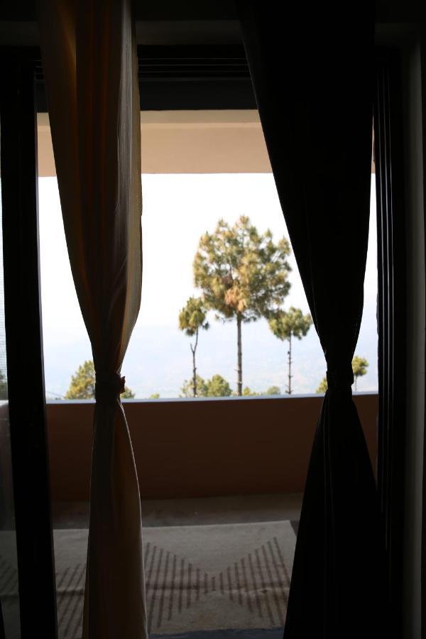 The Buransh Inn 阿尔莫拉 外观 照片