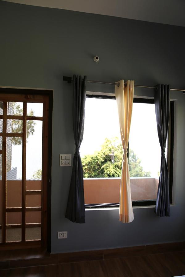 The Buransh Inn 阿尔莫拉 外观 照片