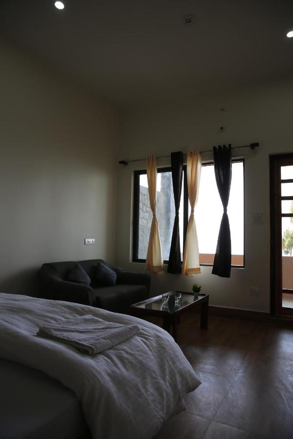 The Buransh Inn 阿尔莫拉 外观 照片
