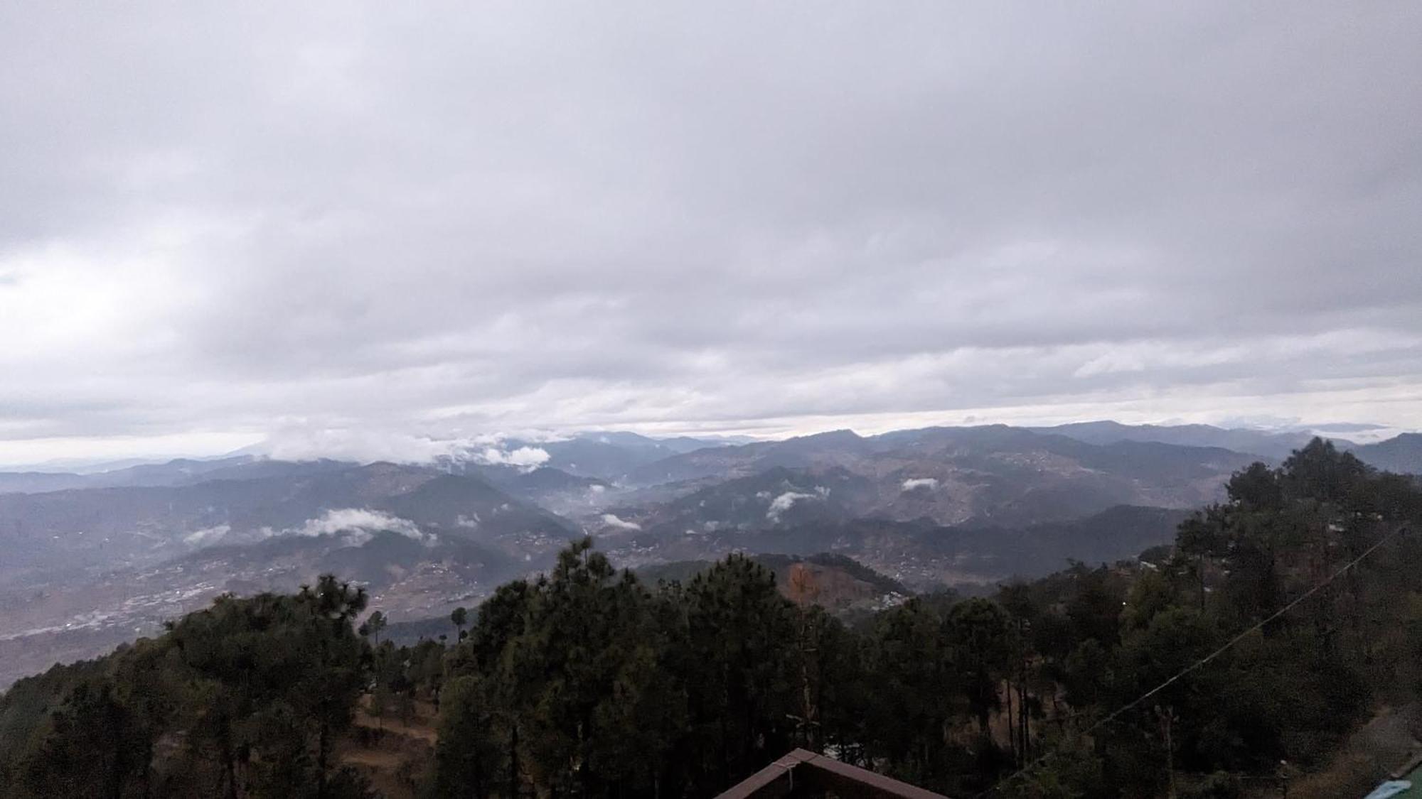 The Buransh Inn 阿尔莫拉 外观 照片